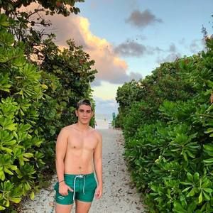 Meet your Posher, Felipe